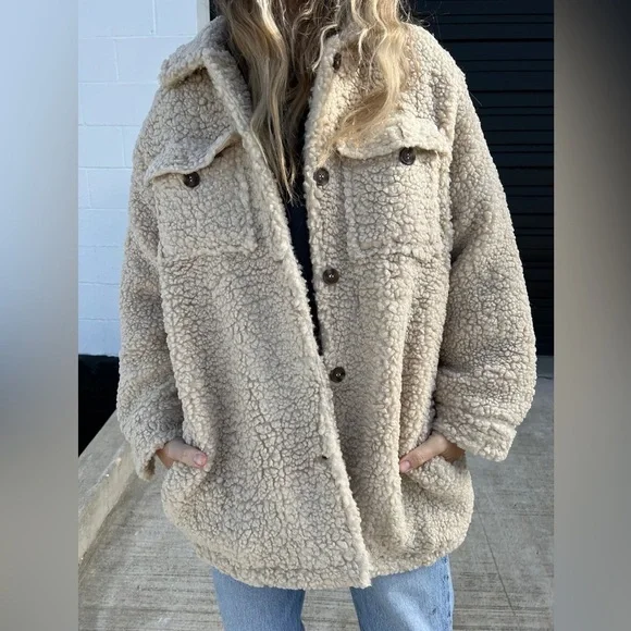 Hayden Sherpa Button Shaket in Cream Large - Picture 1 of 14